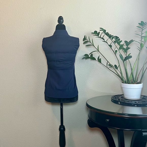 Lululemon Down & Around Vest - Picture 6 of 10